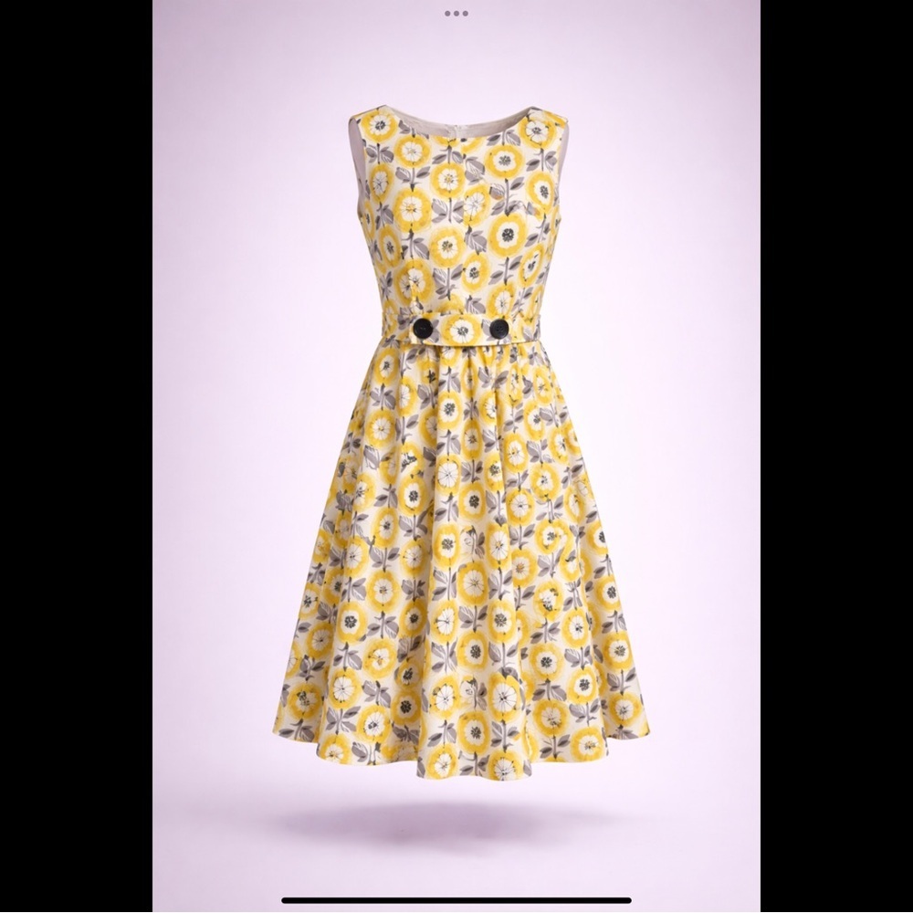 Robbie Bee Floral Fit & Flare Dress Size 6